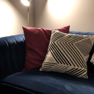 Set of 2 geometric pattern sofa pillows NEW